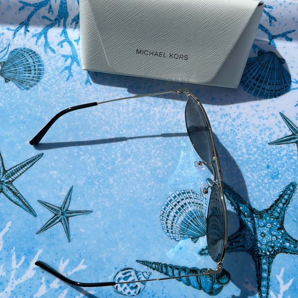 Michael Kors Aviator Sunglasses New with Box Sold out color!SALE! 😎🕶️ - Picture 3 of 8